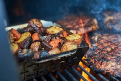 Weber® Deluxe Grilling Basket 5 Weber® Deluxe Grilling Basket -BBQ Kingdom 6434M6 900x600 53107e2 34088.1627220872