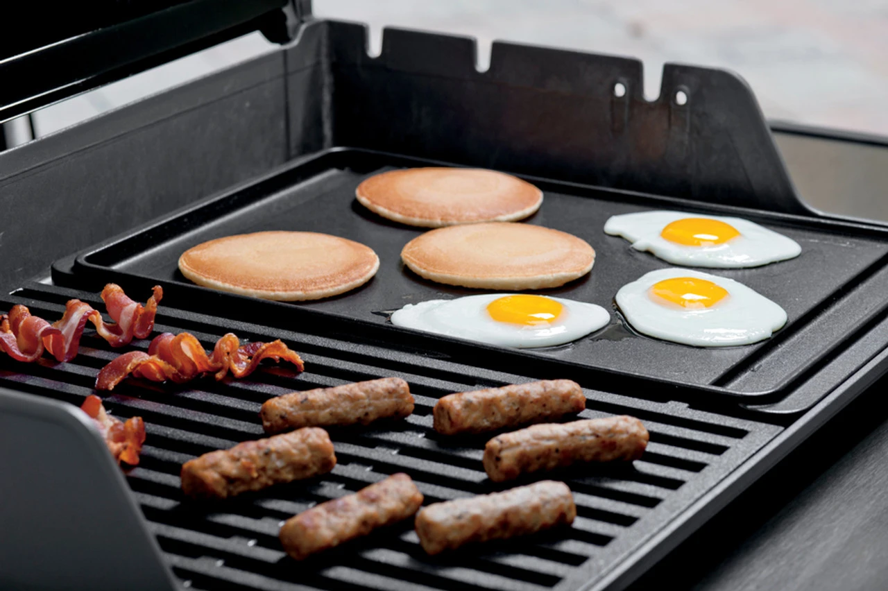 Weber® Spirit 300 Series Griddle 4 Weber® Spirit 300 Series Griddle - Image 4