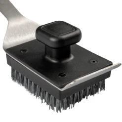 Traeger BBQ Cleaning Brush -BBQ Kingdom BBQ Cleaning Brush Studio 005 WEB 1000x1000 e8309f7 35757.1627916189