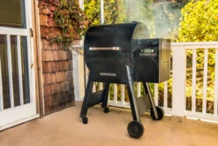 Traeger Ironwood 650 With WiFIRE Controller -BBQ Kingdom Ironwood 650 Lifestyle 01 87942.1646132805