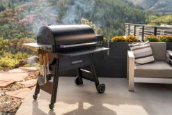 Traeger Ironwood 885 With WiFIRE Controller -BBQ Kingdom Ironwood 885 Lifestyle 01 70021.1646132974